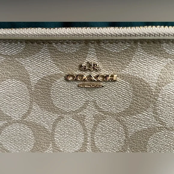 Coach Double Corner Zip Wristlet NWOT in Beige - Picture 3 of 16